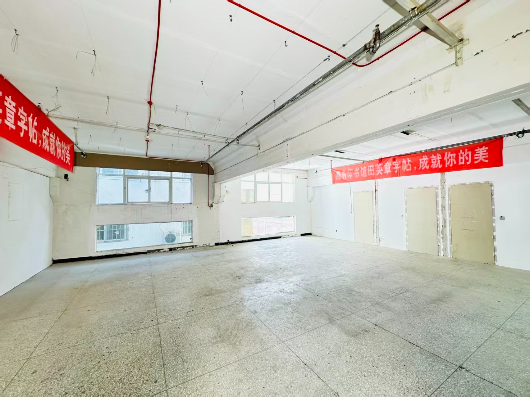 文化广场南一街重点吸引人工智能应用、数字经济、电商直播、智能制造服务、软件开发、科技创新企业及创业团队入驻